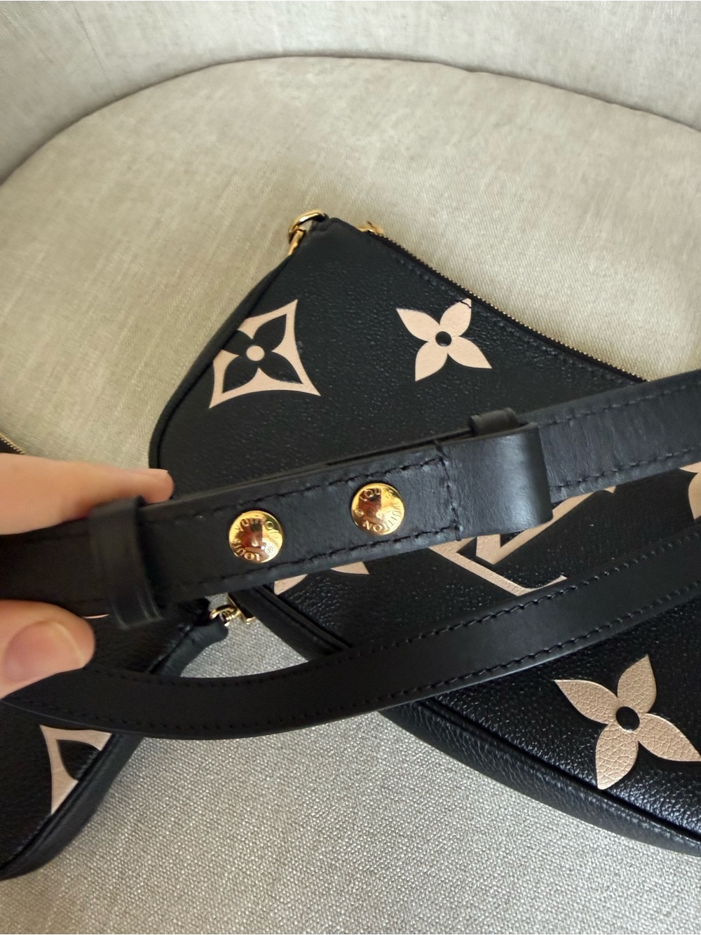 Louis Vuitton | Logo Bag - Picture 8 of 11